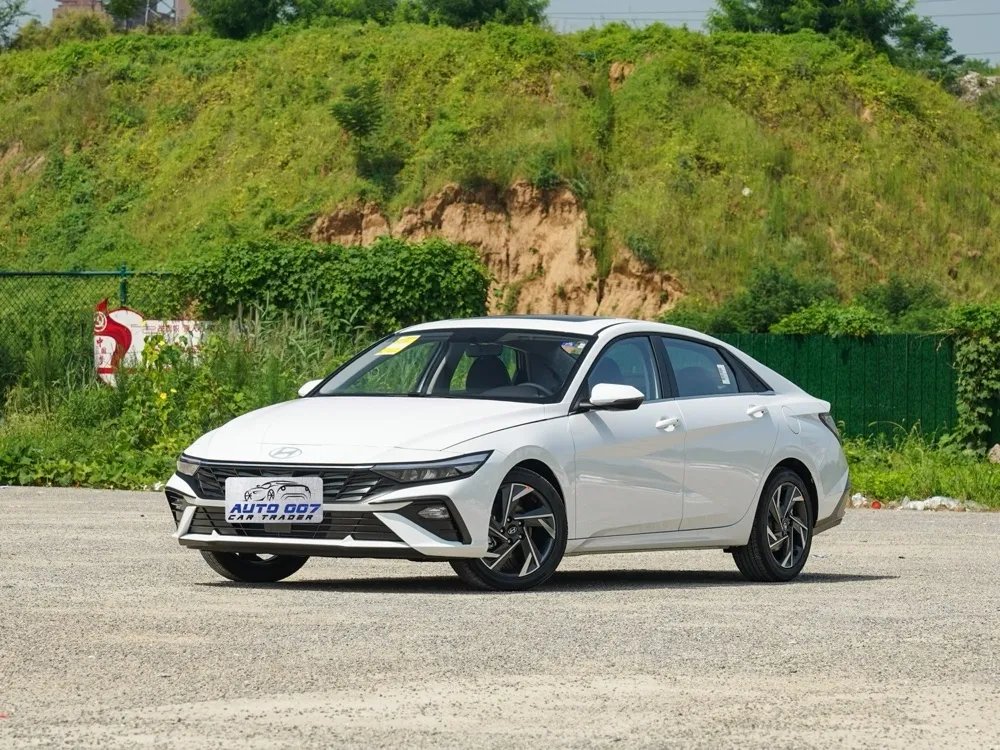 Hyundai Elantra Carro a Gasolina